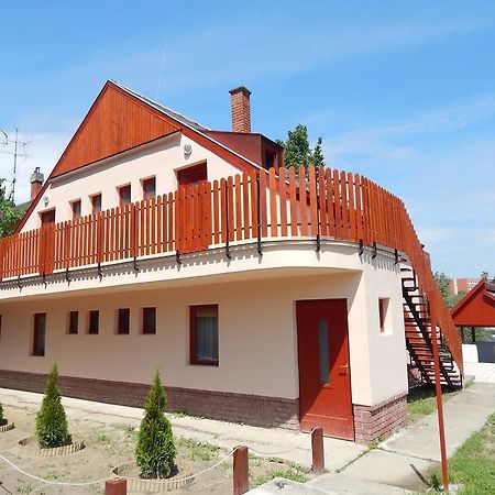 Napsugar Apartman Baja Exterior foto